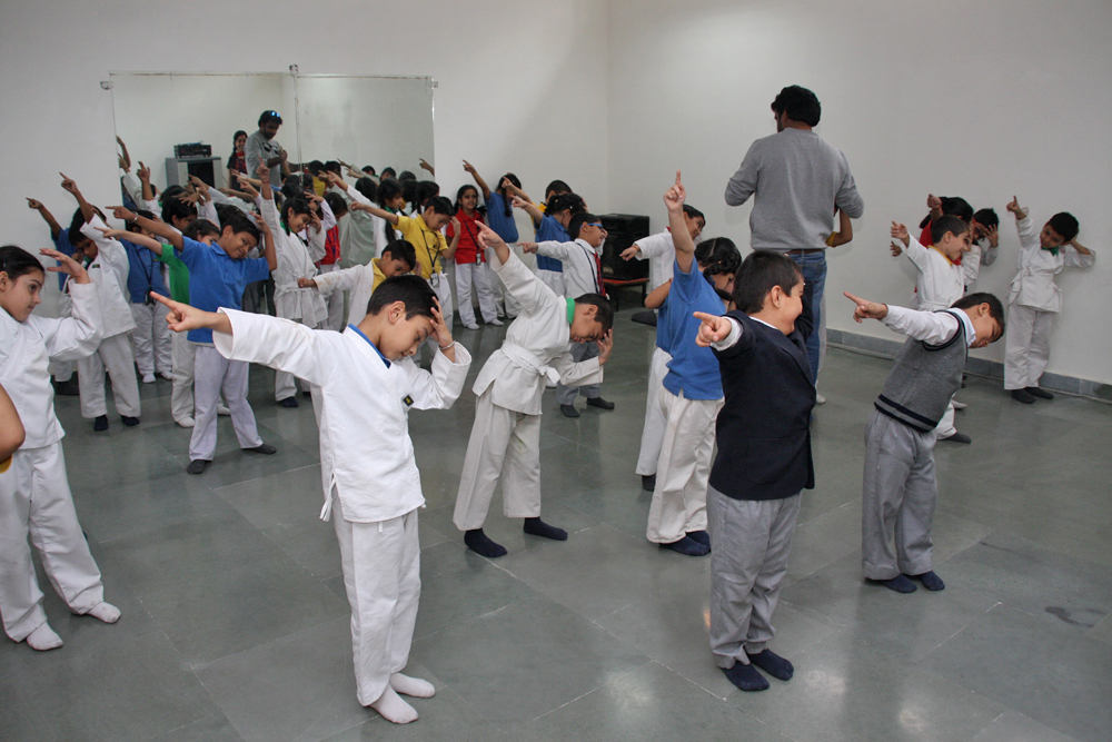 Primary kids learning dance steps