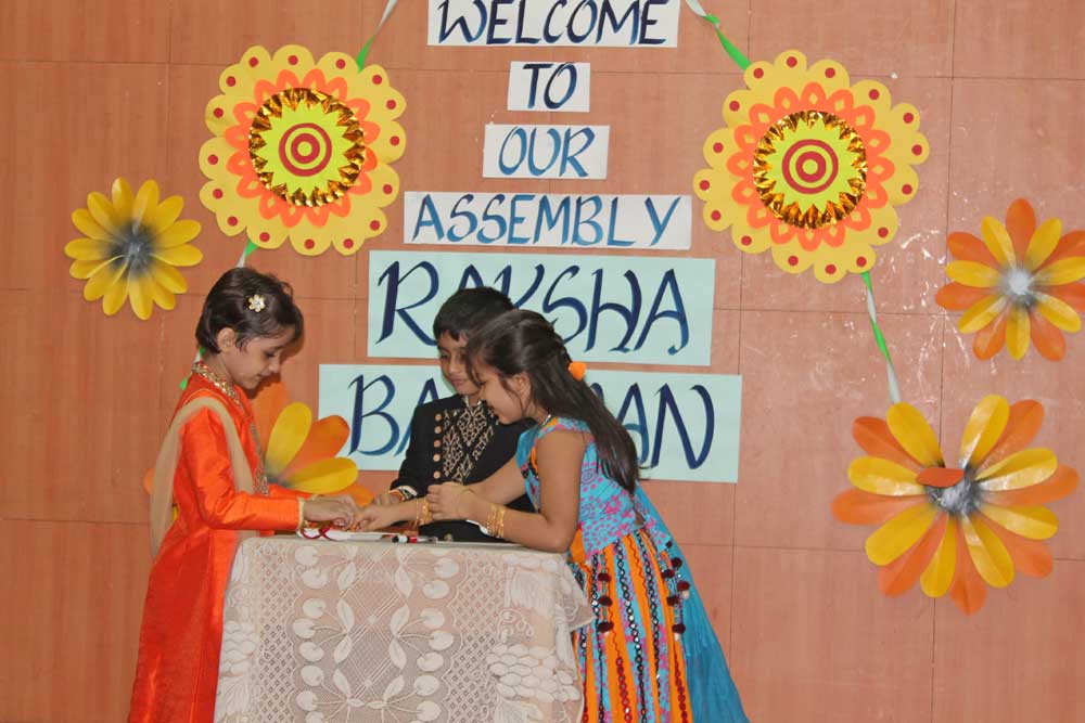 Rakhi Display Board Idea | Raksha Bandhan School decorations | Raksha  Bandhan DIY Notice Board - YouTube